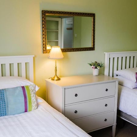 May Tree Cottage Manorbier 5 Mins From The Beach Sleeps 4 Екстер'єр фото