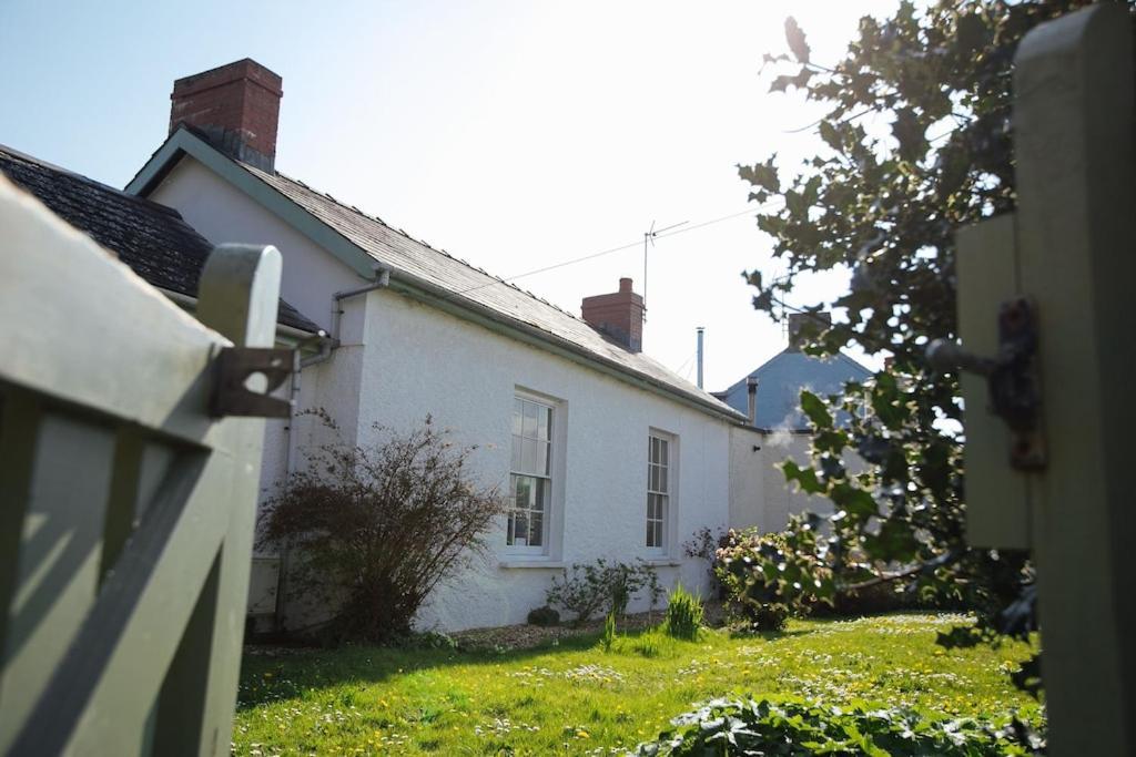 May Tree Cottage Manorbier 5 Mins From The Beach Sleeps 4 Екстер'єр фото