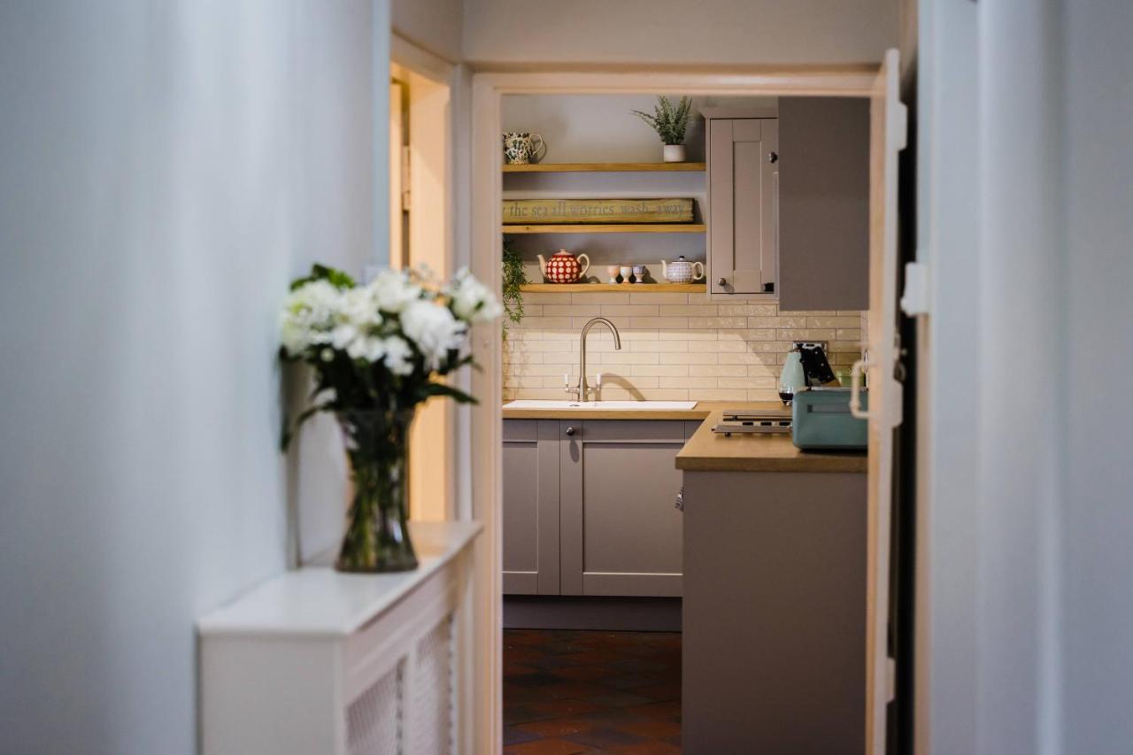 May Tree Cottage Manorbier 5 Mins From The Beach Sleeps 4 Екстер'єр фото