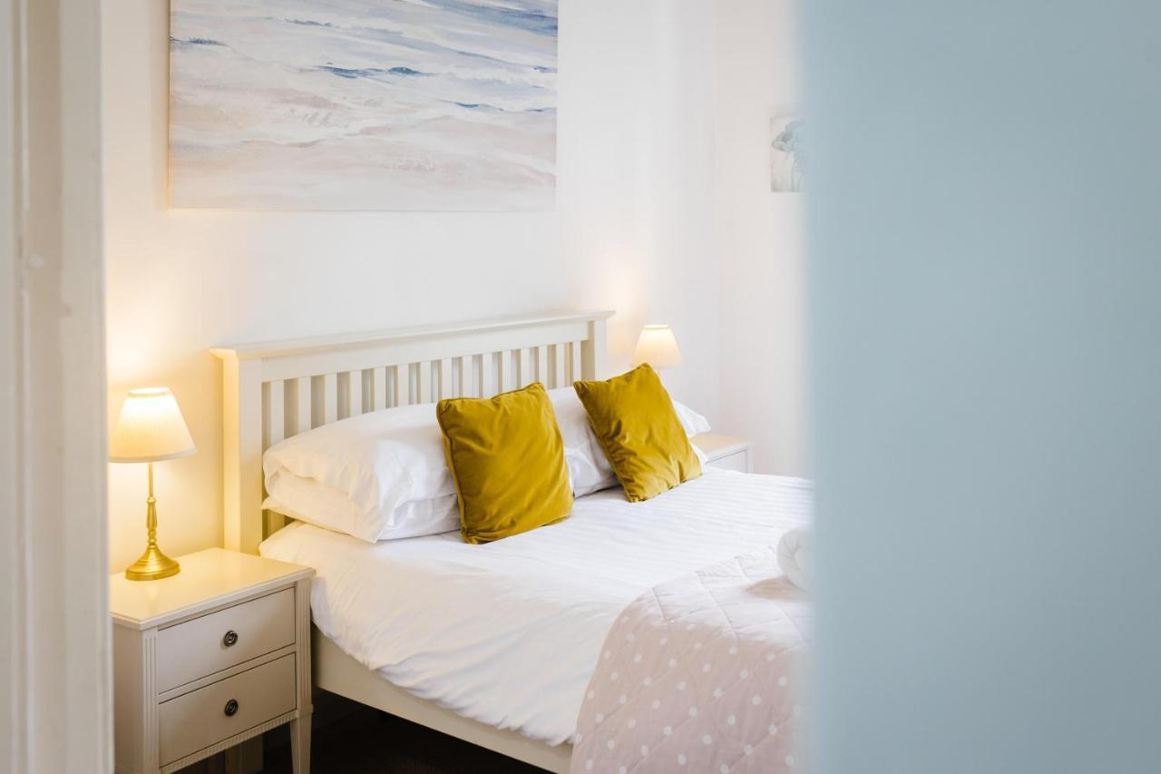 May Tree Cottage Manorbier 5 Mins From The Beach Sleeps 4 Екстер'єр фото