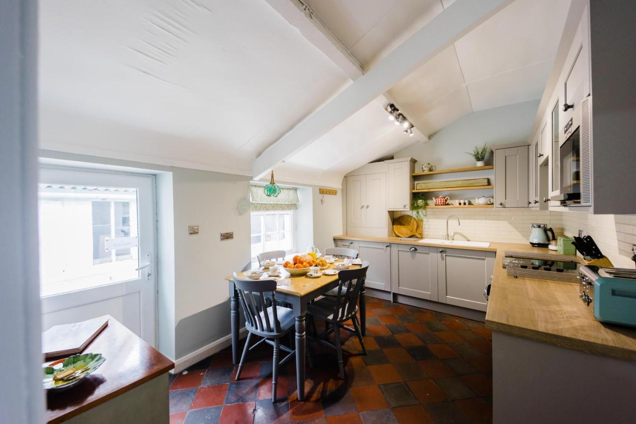 May Tree Cottage Manorbier 5 Mins From The Beach Sleeps 4 Екстер'єр фото